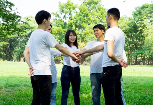 Communication challenge team-building activity
